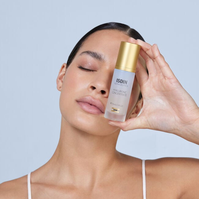 ISDIN Isdinceutics Hyaluronic Concentrate 1 fl oz - SkinElite - lifestyle