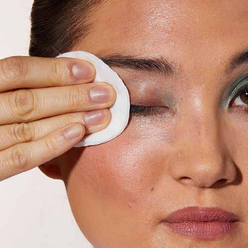 CeraVe Comforting Eye Makeup Remover 4 fl oz - SkinElite - lifestyle