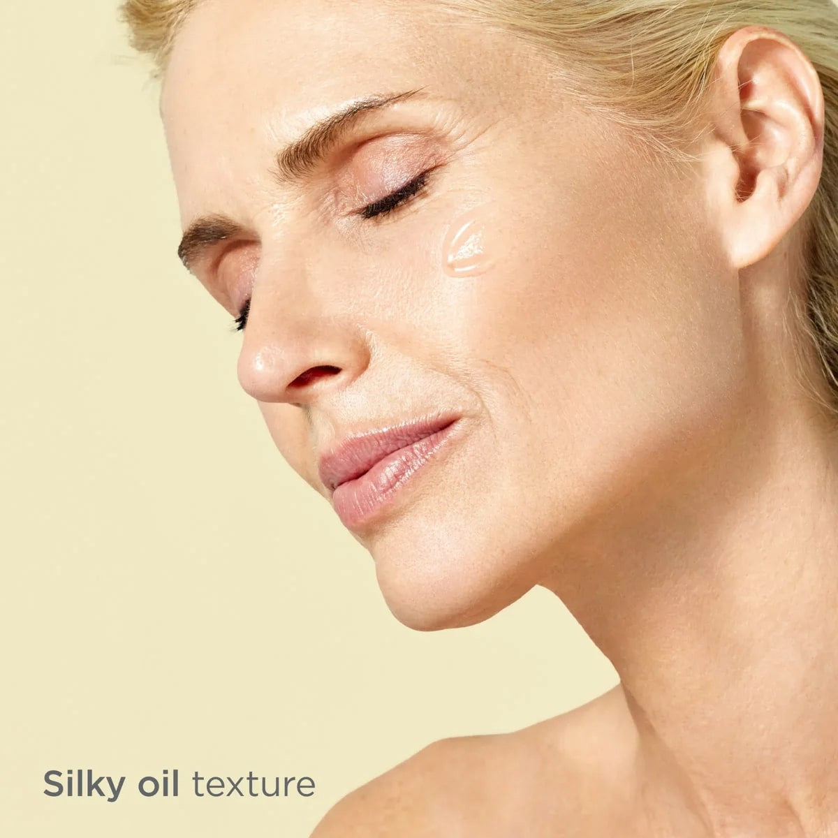 ISDIN Isdinceutics Rejuenate Flavo-c Ultraglican Serum - SkinElite - texture
