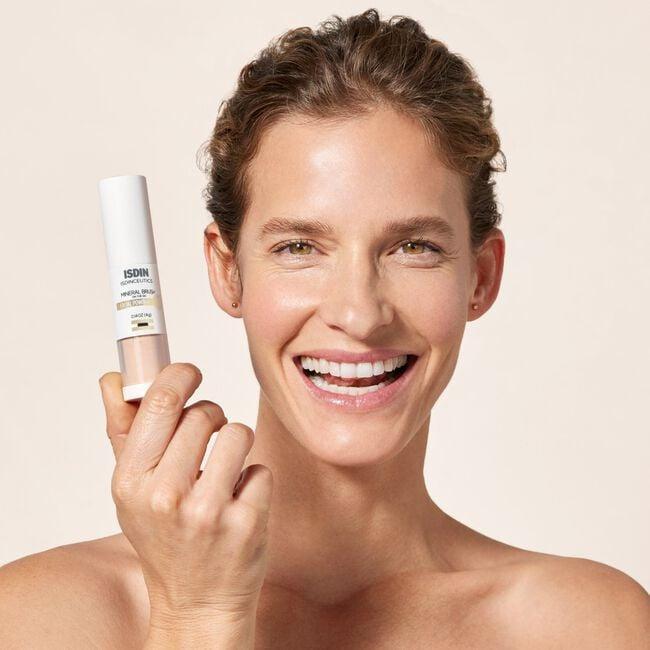 ISDIN Isdinceutics Mineral Brush .14 oz - SkinElite - lifestyle