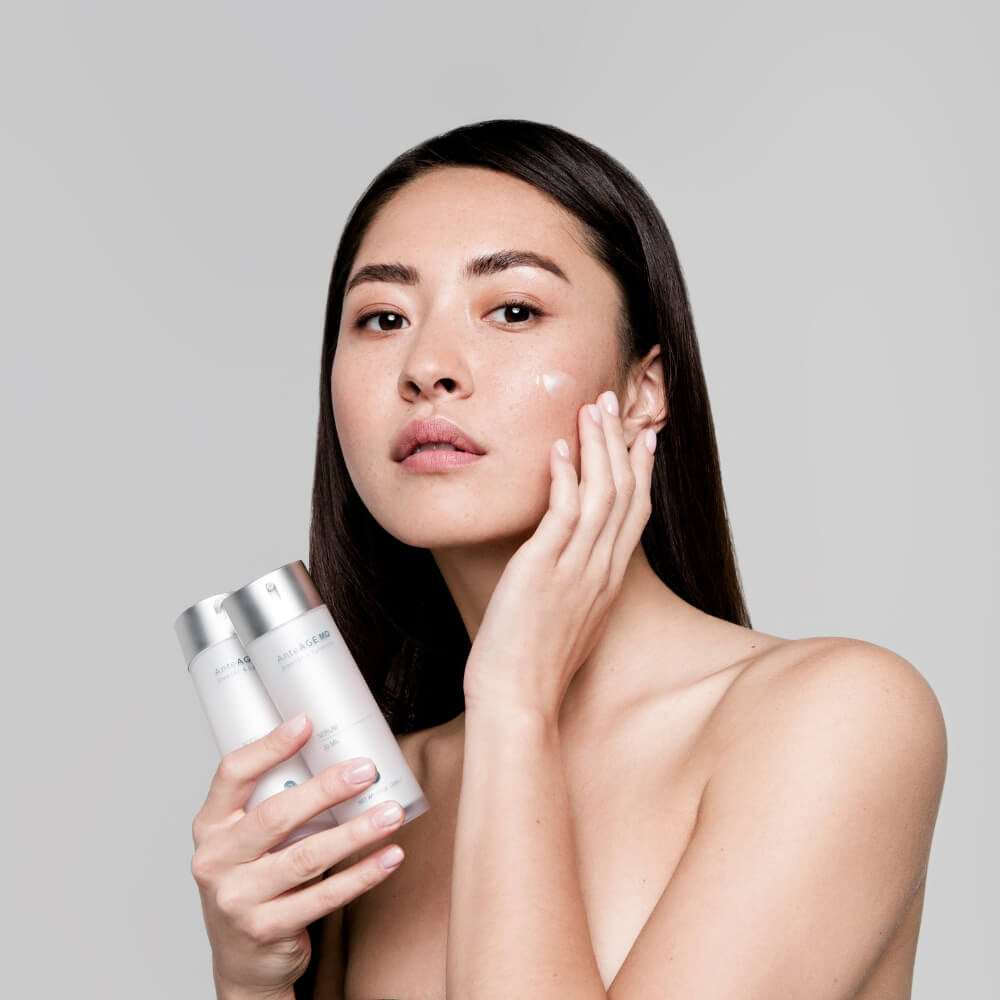 Model Holding AnteAGE MD Biosome System - Skin Elite