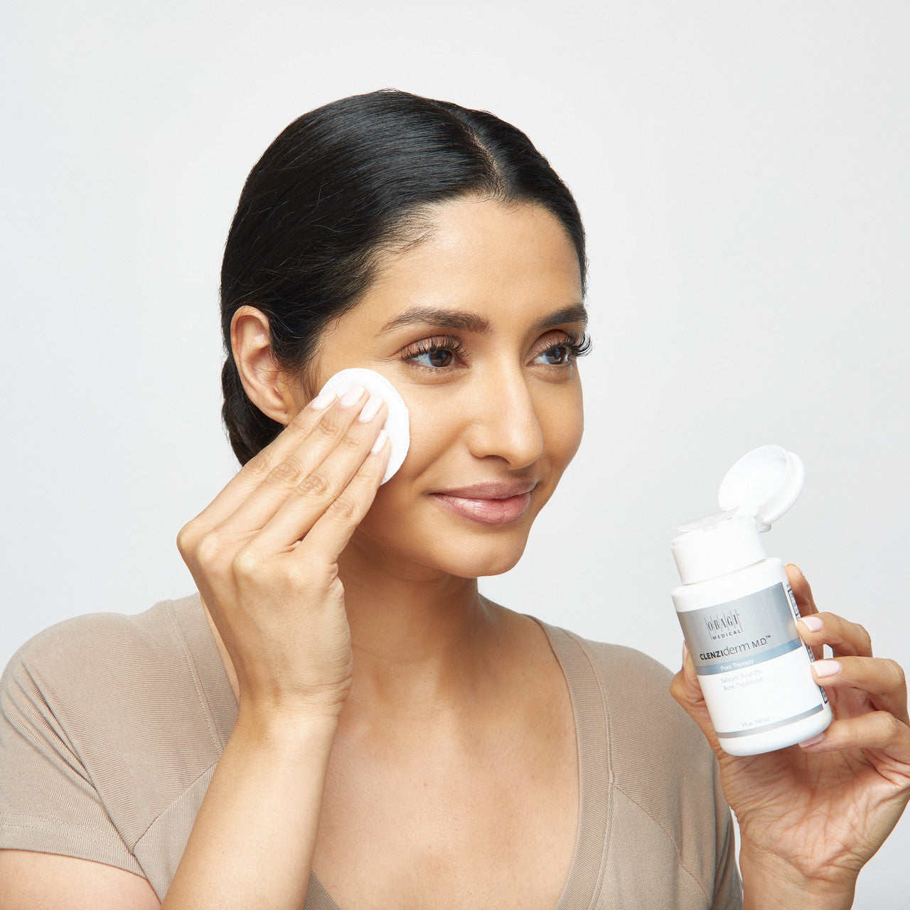 Obagi CLENZIderm MD Pore Therapy Toner Application