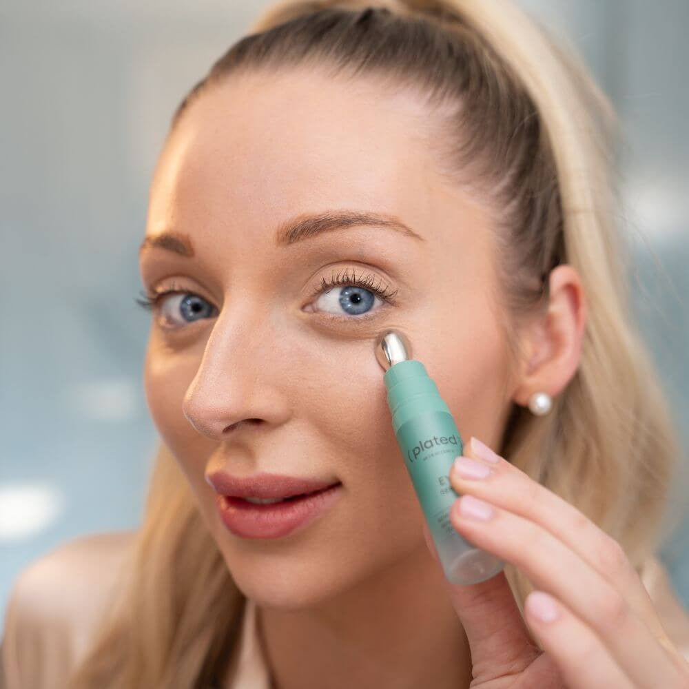 ( plated ) Skin Science EYE Serum application - SkinElite