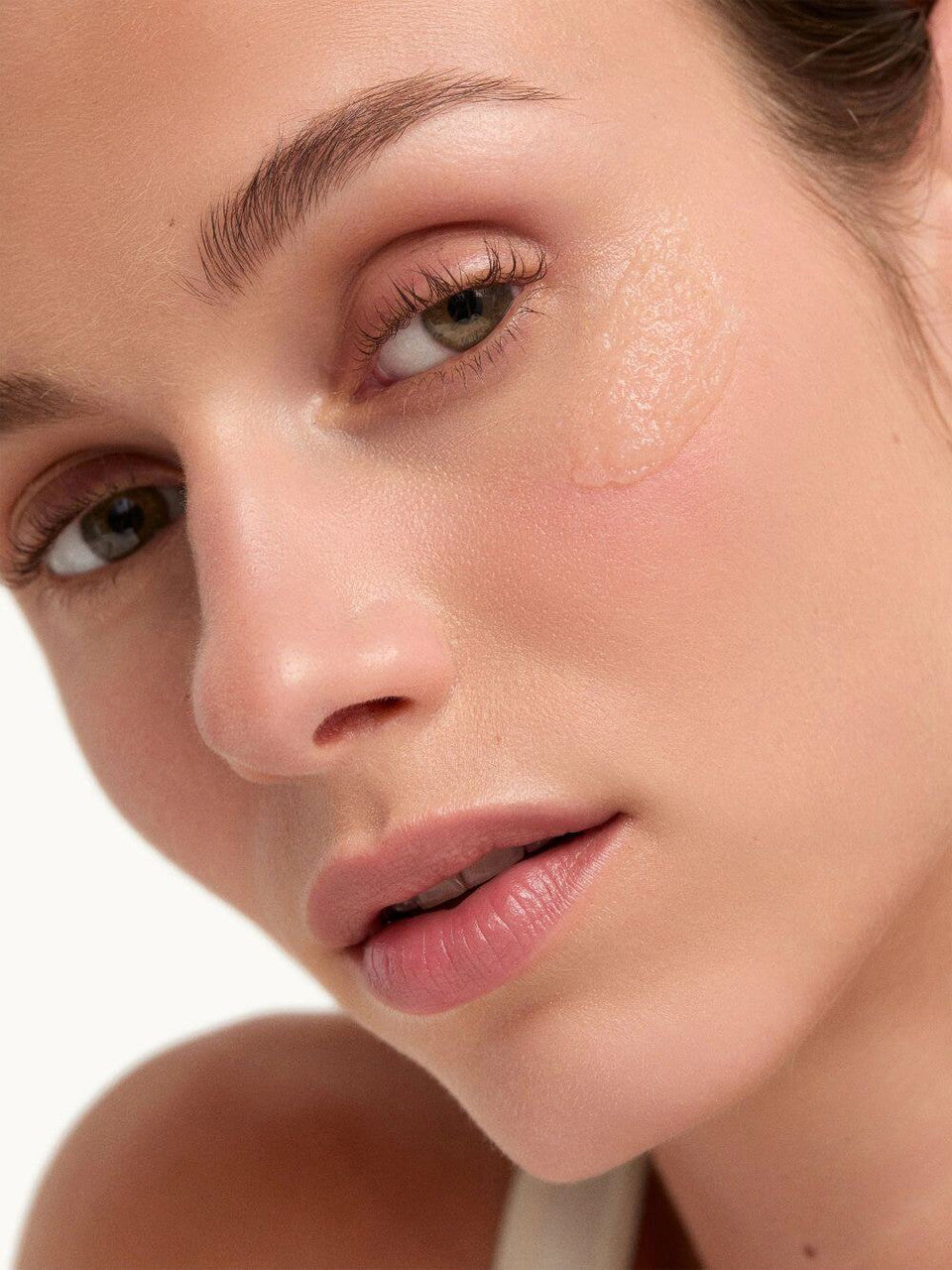 goop beauty Cloudberry Exfoliating Jelly Cleanser 4 fl oz - Skin Elite - model