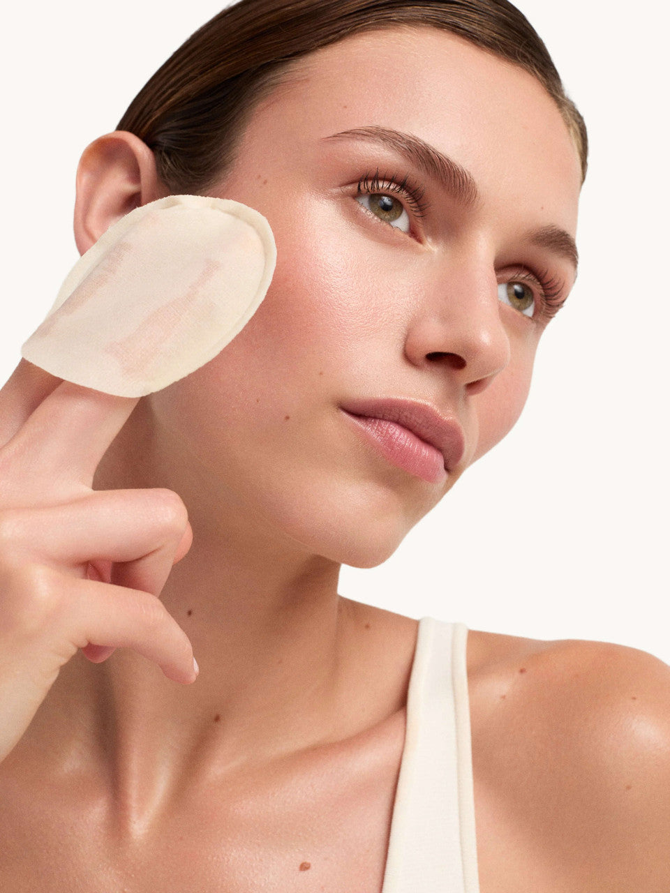 goop beauty GoopGlow 15% Glycolic Acid Overnight Glow Peel - 4 peels - Skin Elite - model