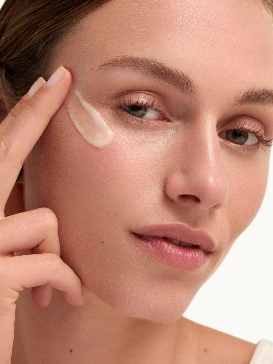 goop beauty Youth-Boost Peptide Serum 1 fl oz - Skin Elite - model