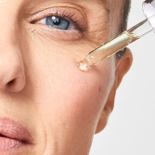 Clinical Skin Retinol plus Peptide Refining Serum Application