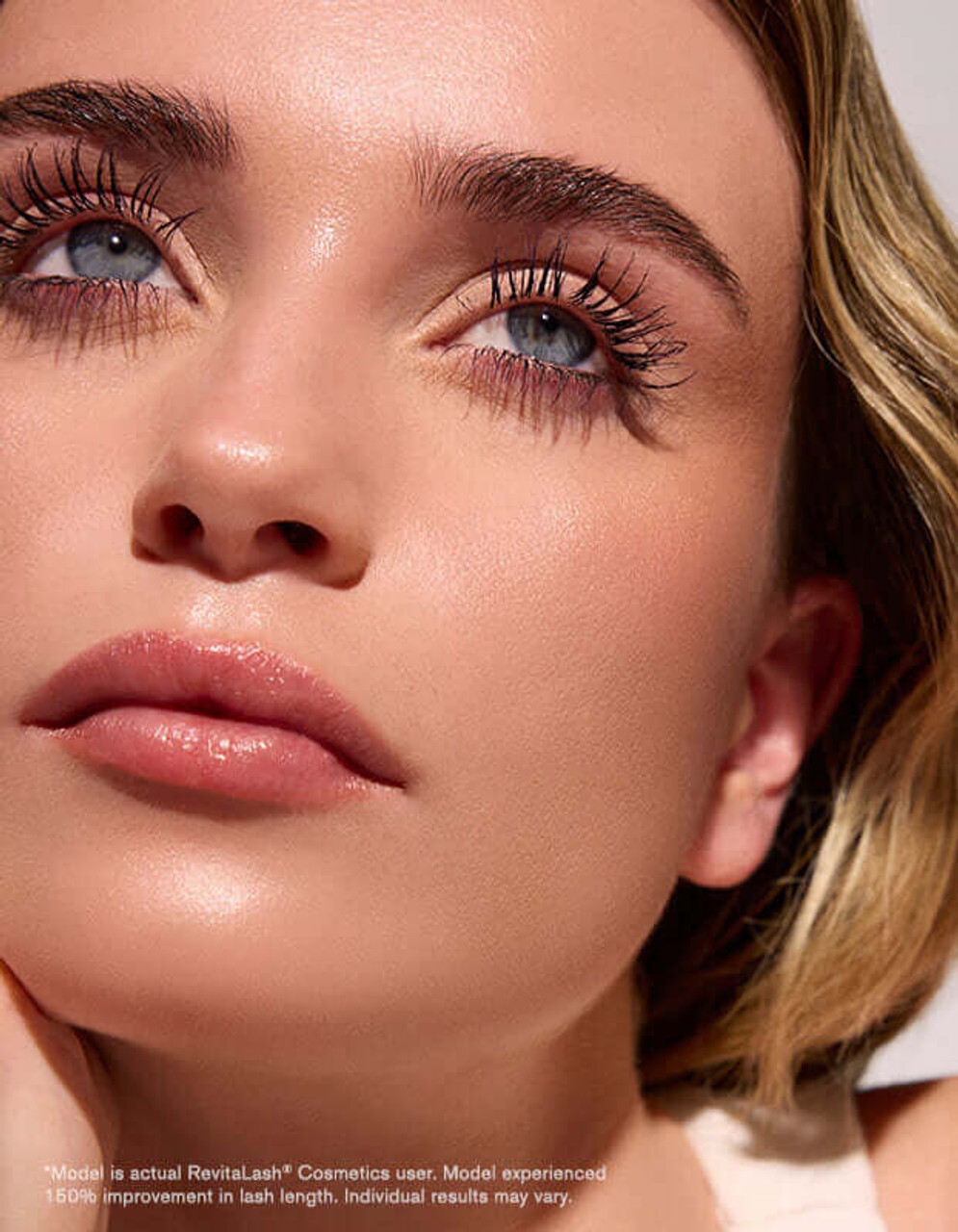 Woman with long eyelashes 